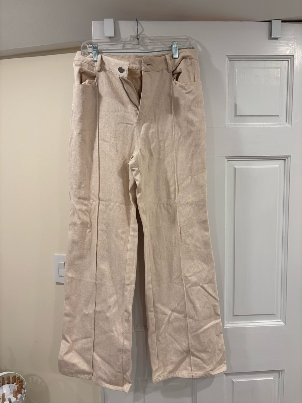 Le Lis Cream Straight-Leg Pants
